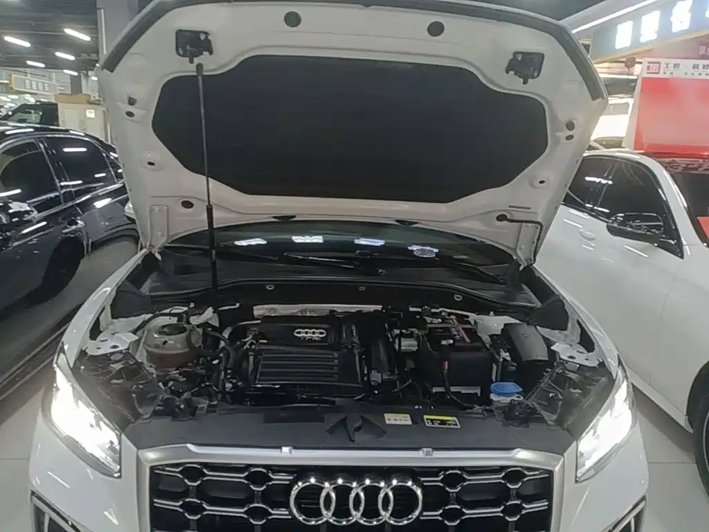 Audi Q2L — фото 20