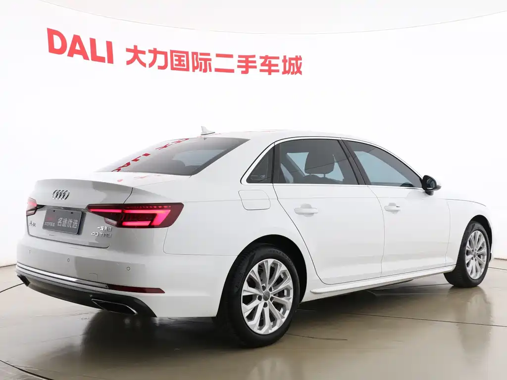 Audi A4L — фото 5