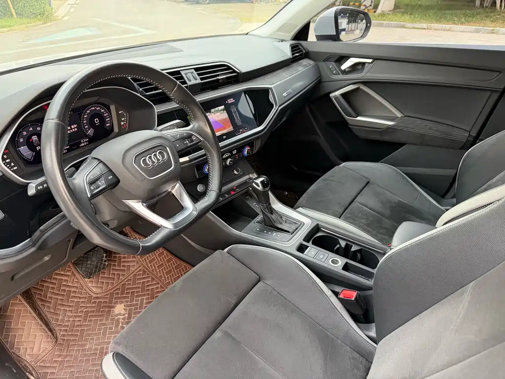 Audi Q3 — фото 11