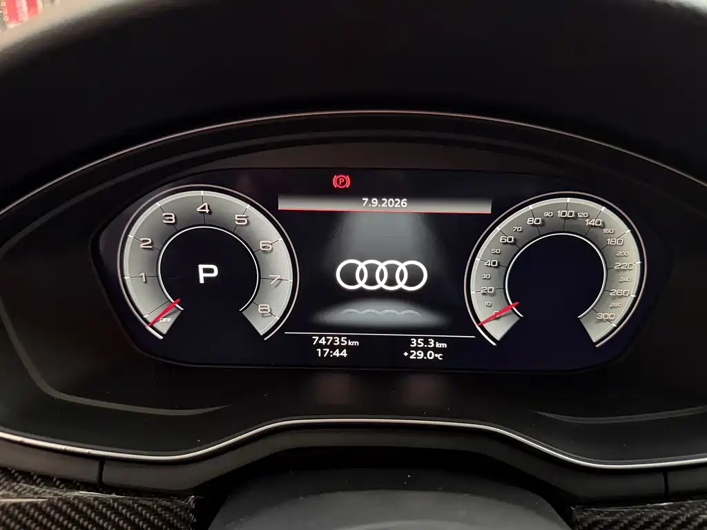Audi A4L — фото 10