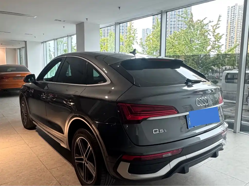 Audi Q5L Sportback — фото 8