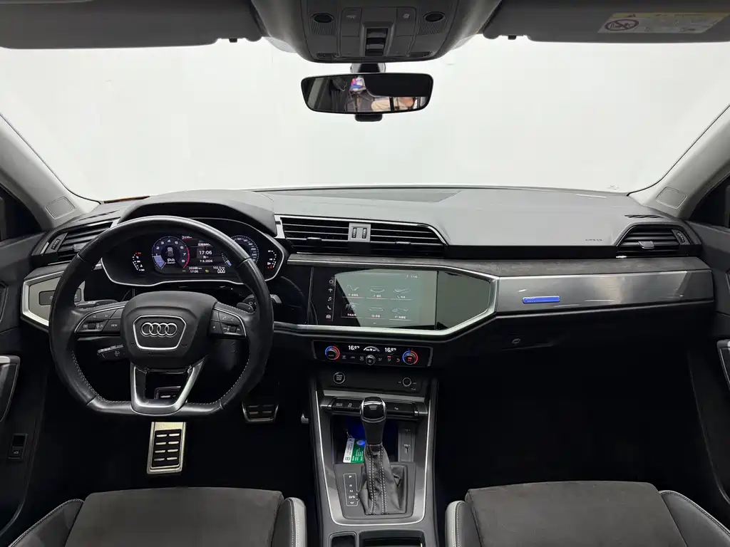 Audi Q3 — фото 17