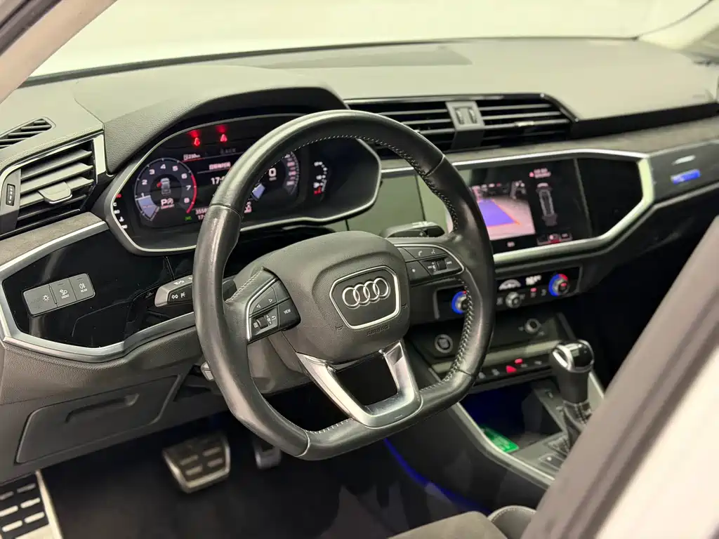 Audi Q3 — фото 10