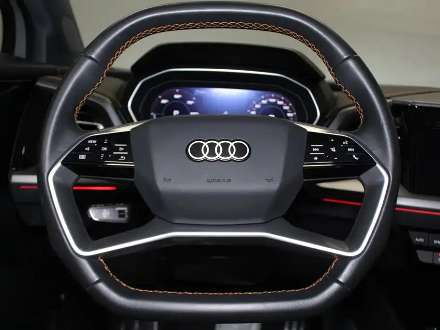 Audi Q4 e-tron — фото 10