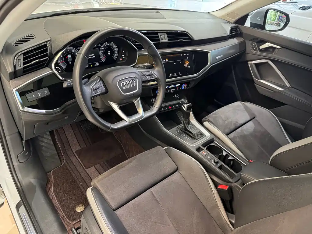 Audi Q3 — фото 10