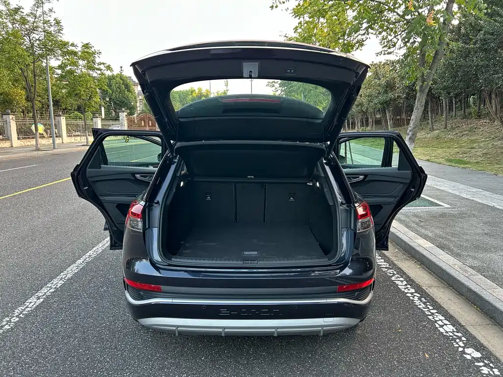 Audi Q4 e-tron — фото 14