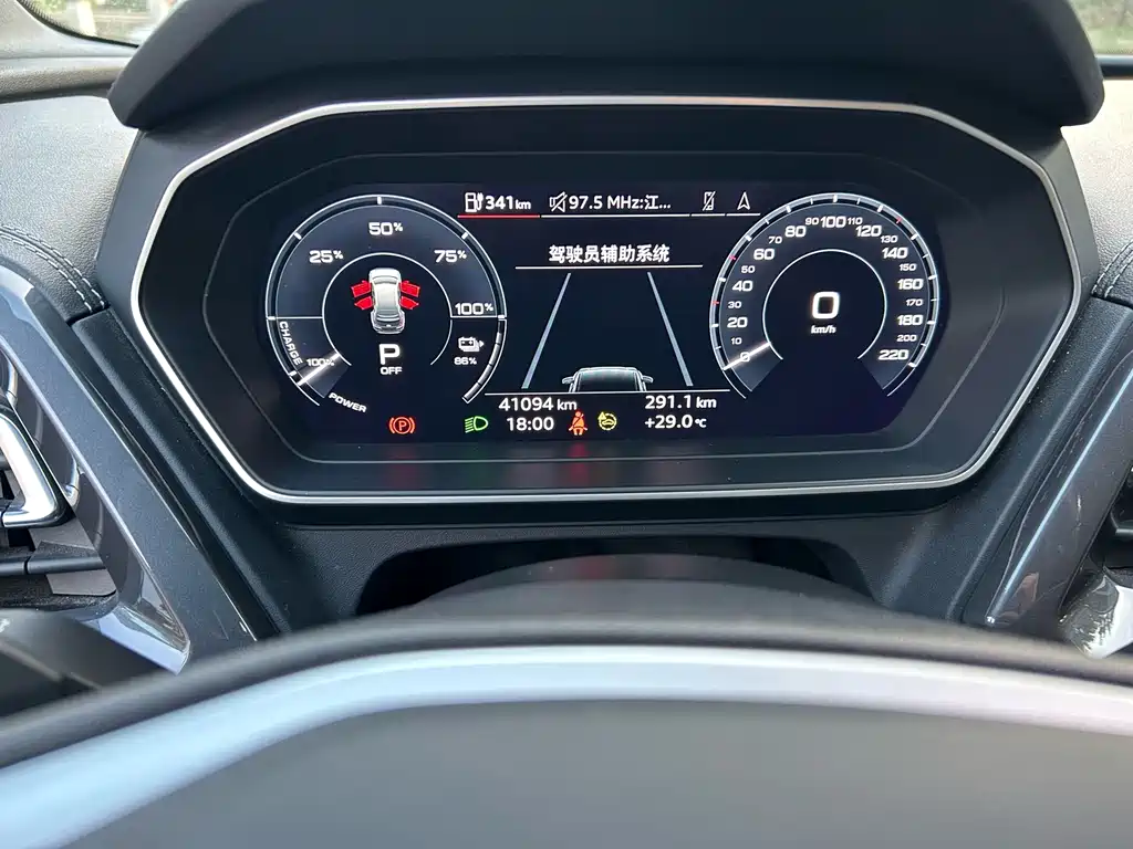 Audi Q4 e-tron — фото 17