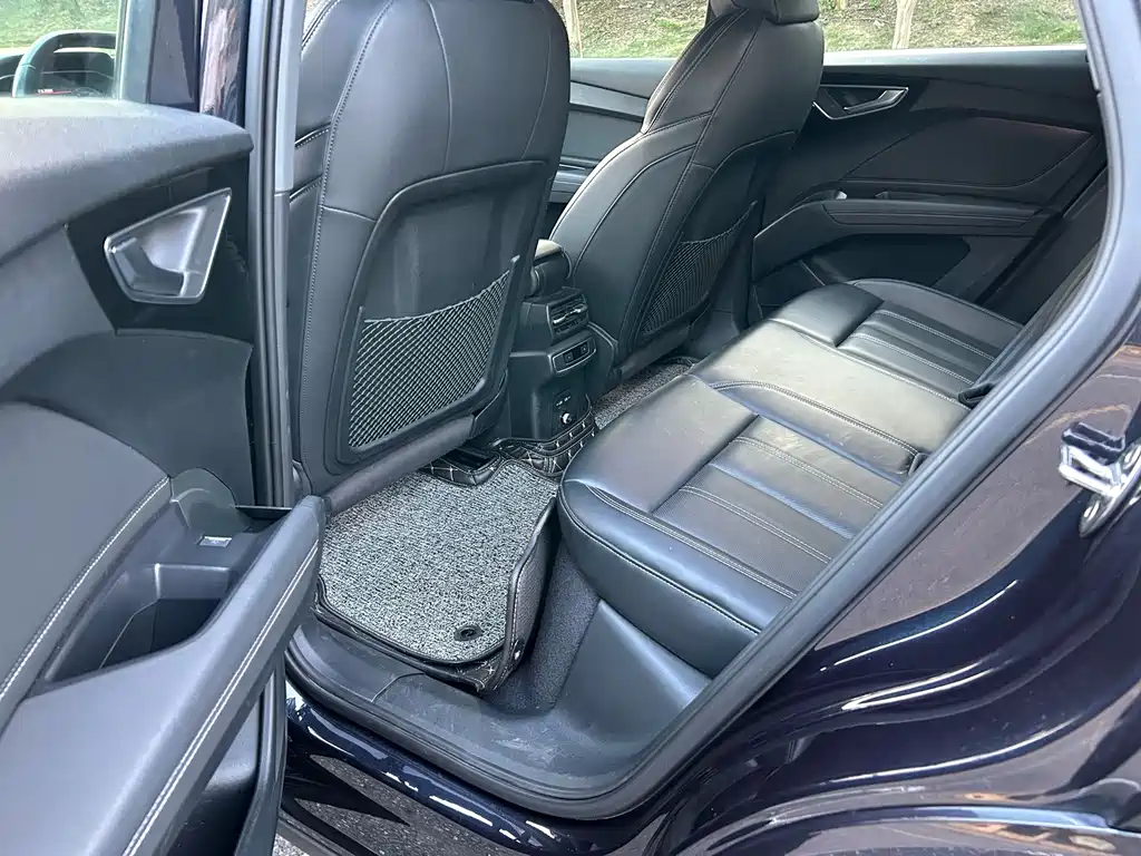 Audi Q4 e-tron — фото 10