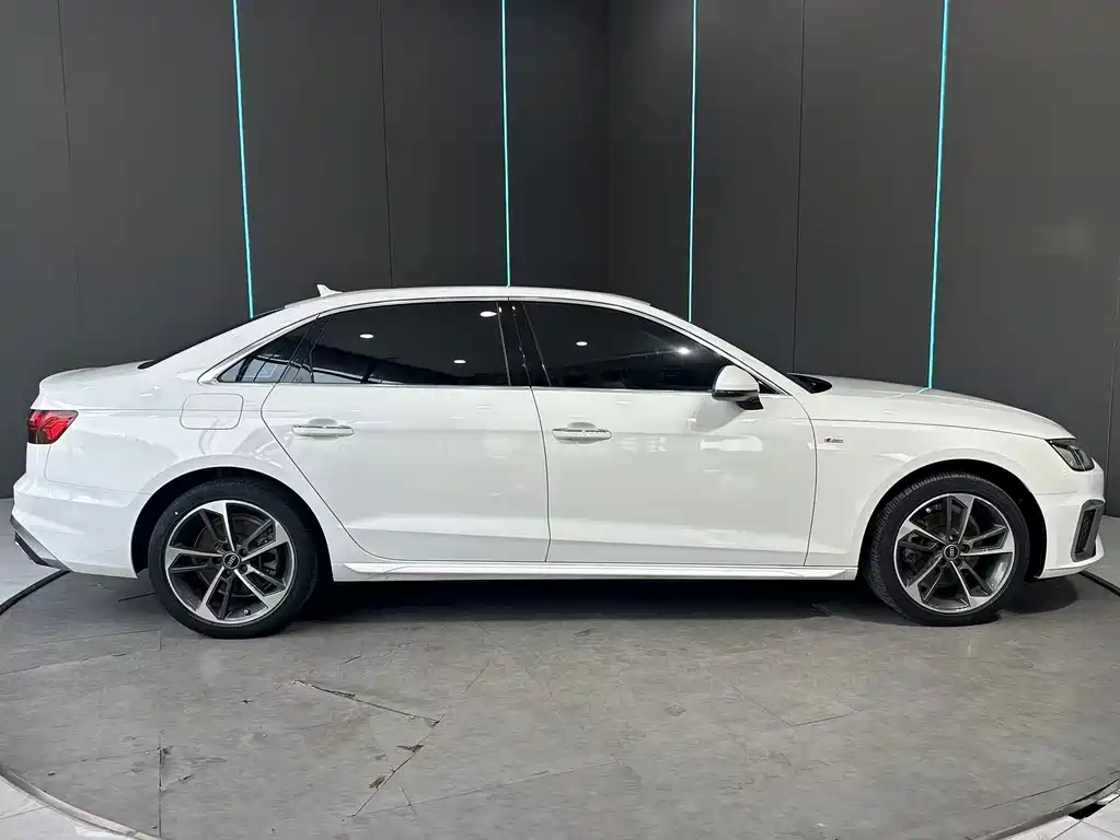 Audi A4L — фото 5