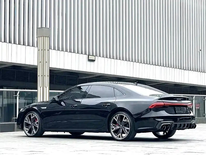 Audi A7L — фото 8