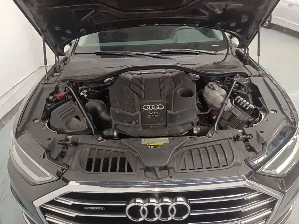 Audi A8 — фото 20