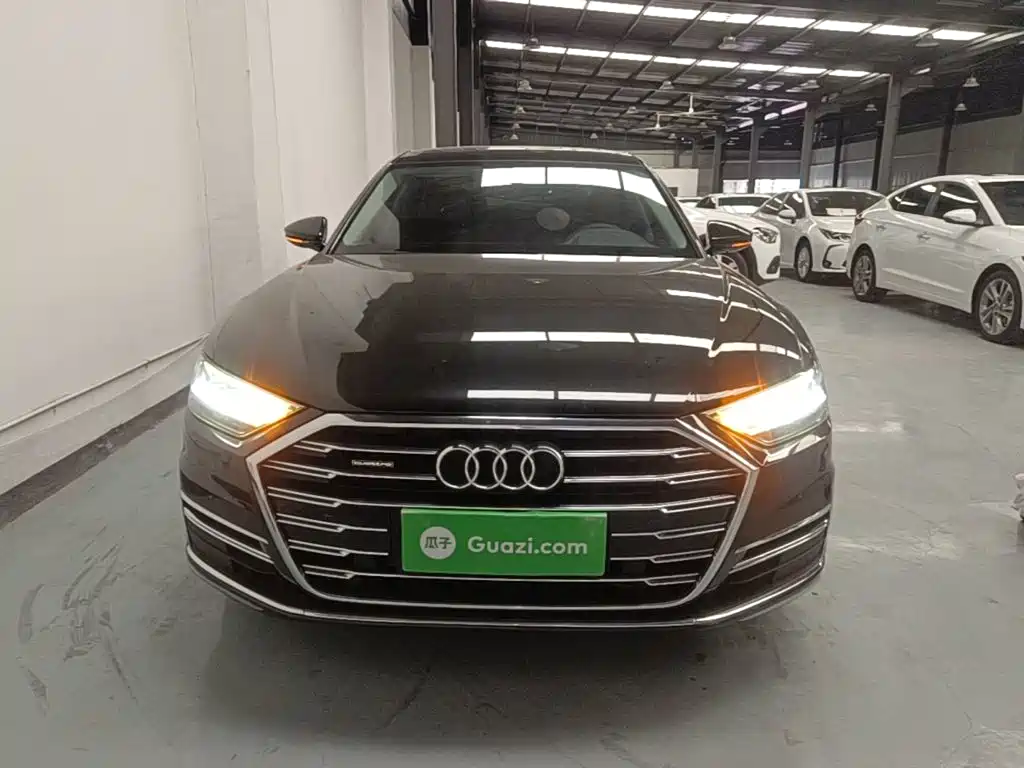 Audi A8 — фото 3
