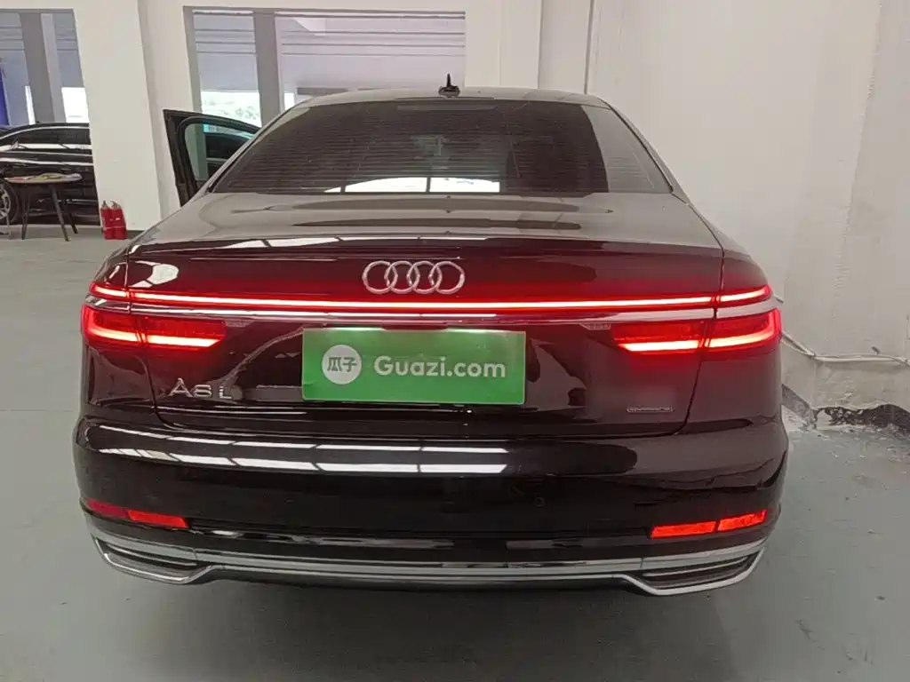 Audi A8 — фото 6
