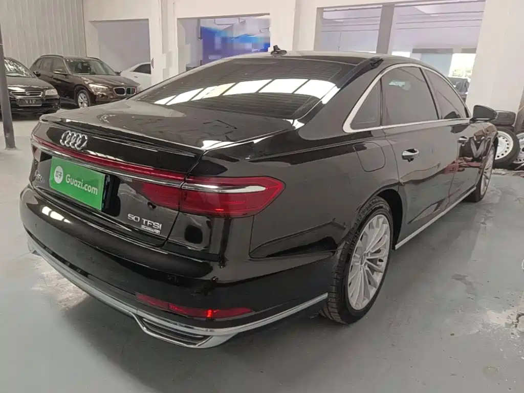 Audi A8 — фото 7