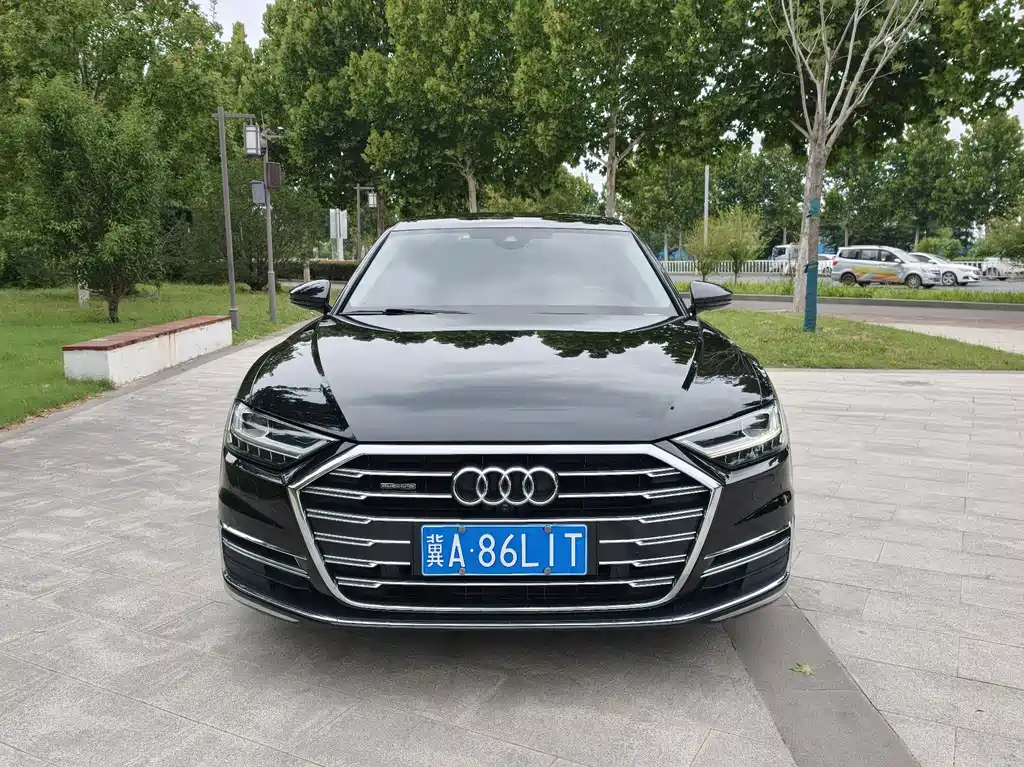Audi A8 — фото 2