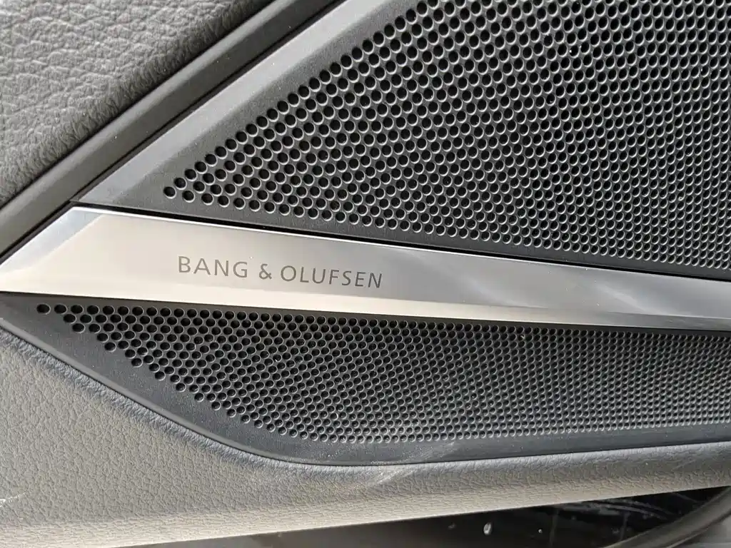 Audi A8 — фото 20