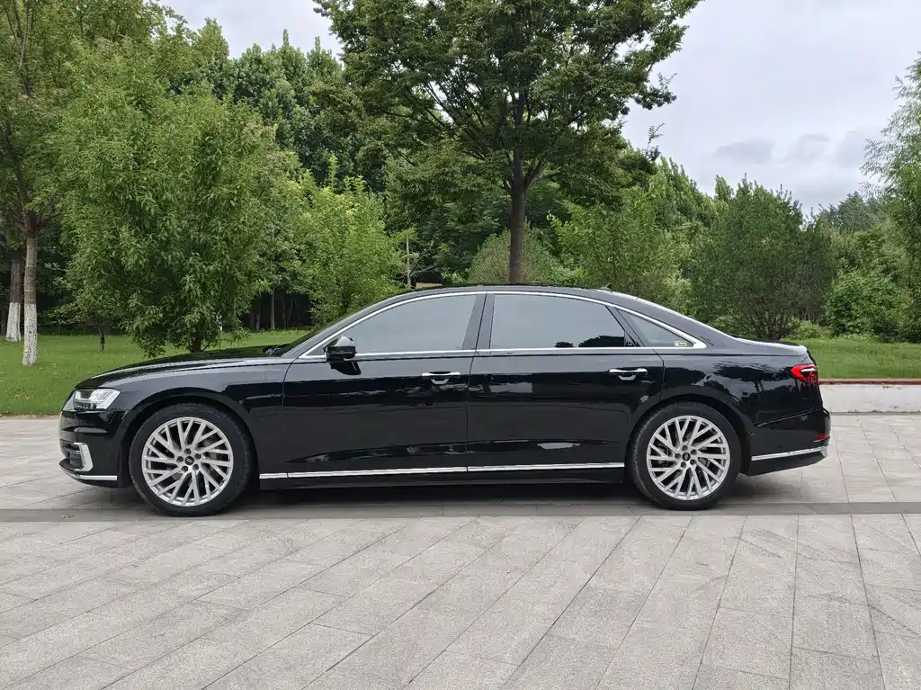 Audi A8 — фото 3