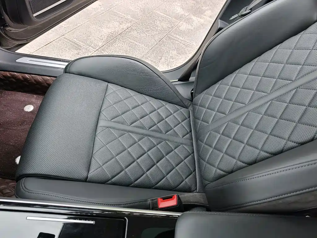 Audi A8 — фото 22