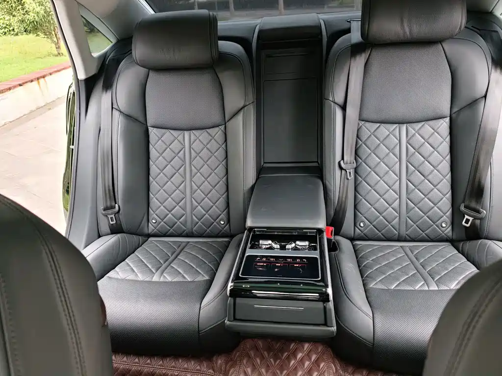 Audi A8 — фото 23