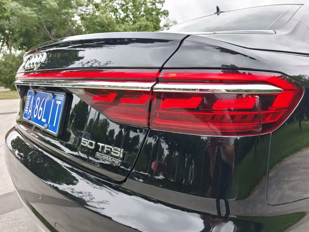 Audi A8 — фото 28