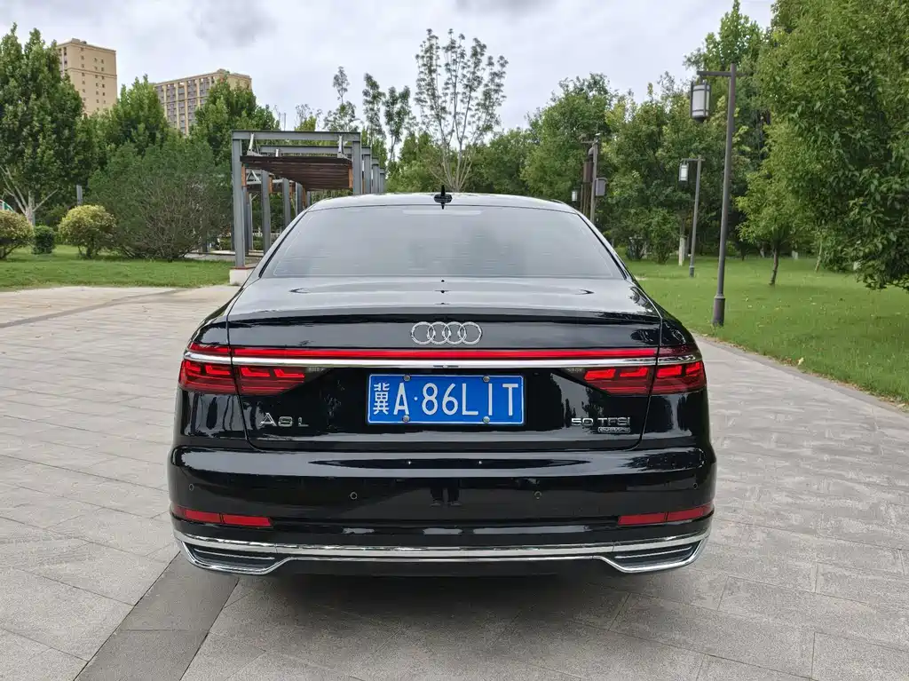 Audi A8 — фото 5