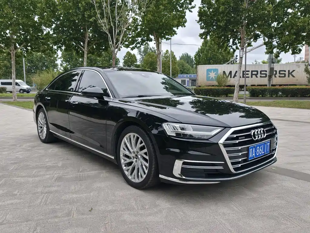 Audi A8 — фото 7