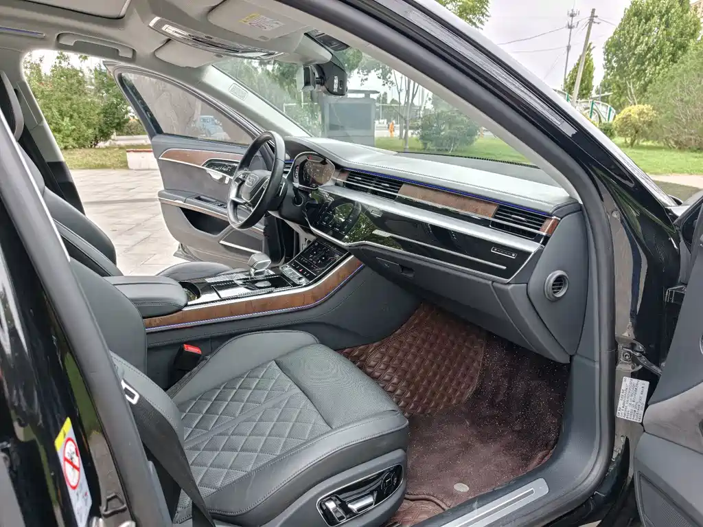 Audi A8 — фото 10