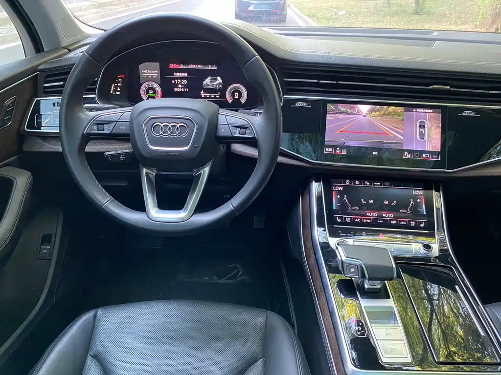 Audi Q7 — фото 14