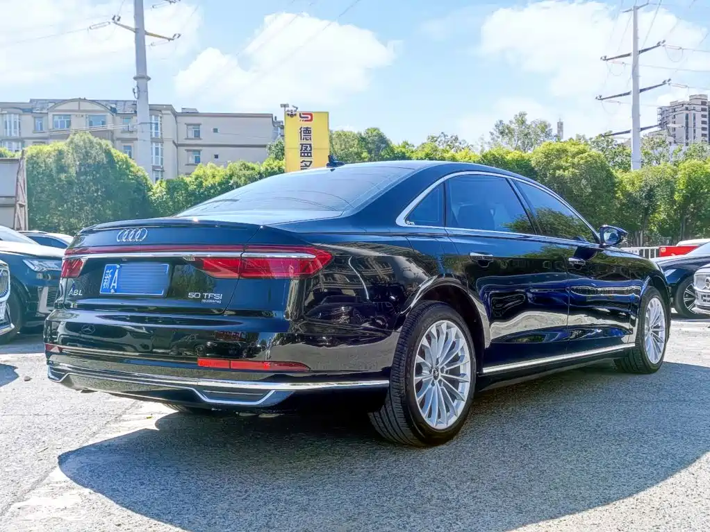 Audi A8 — фото 4