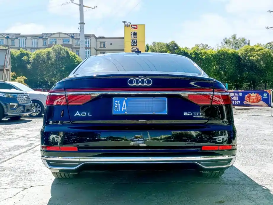 Audi A8 — фото 5
