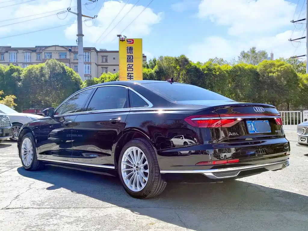 Audi A8 — фото 6