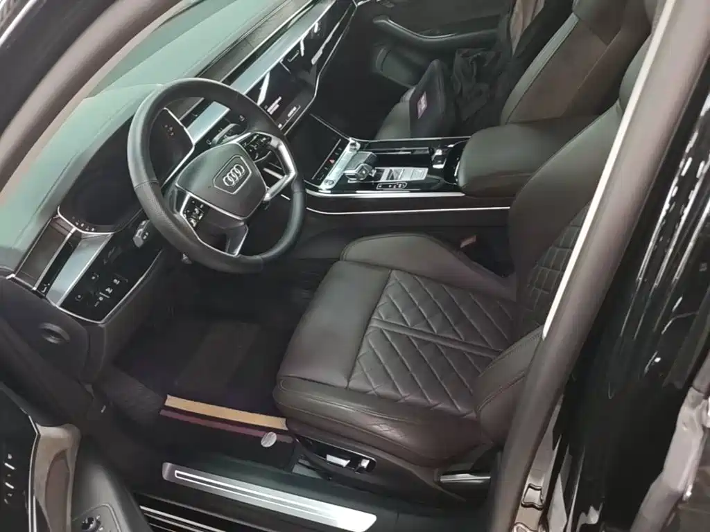 Audi A8 — фото 15