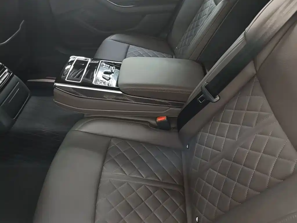 Audi A8 — фото 17