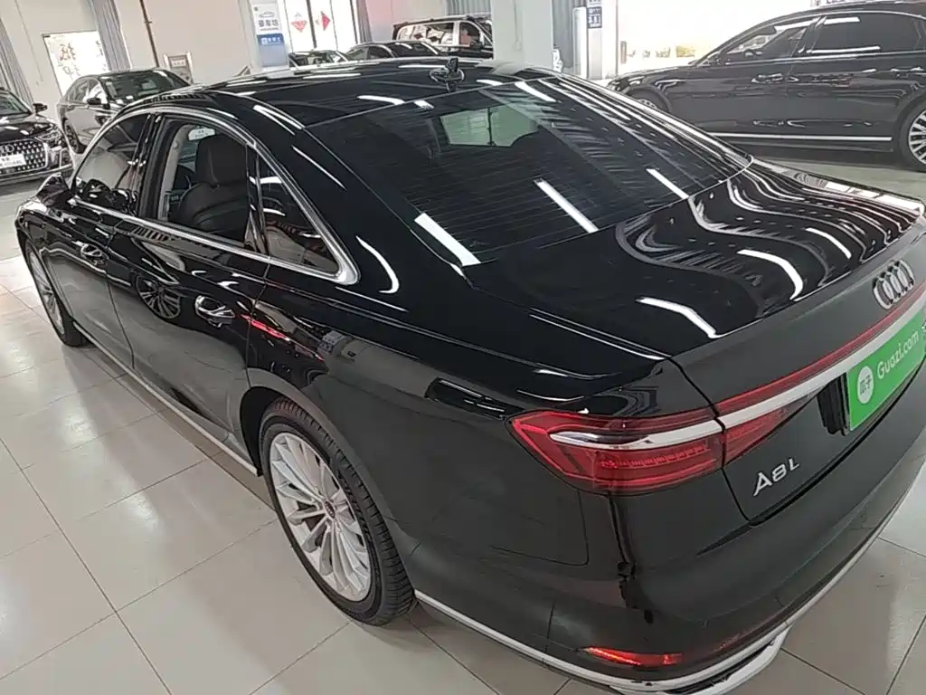 Audi A8 — фото 5