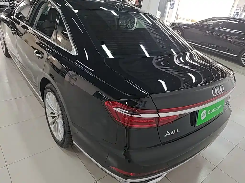 Audi A8 — фото 6