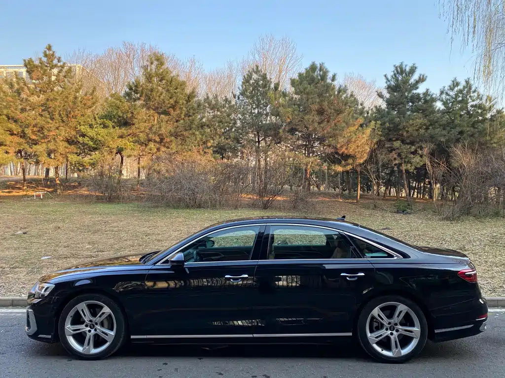 Audi A8 — фото 3