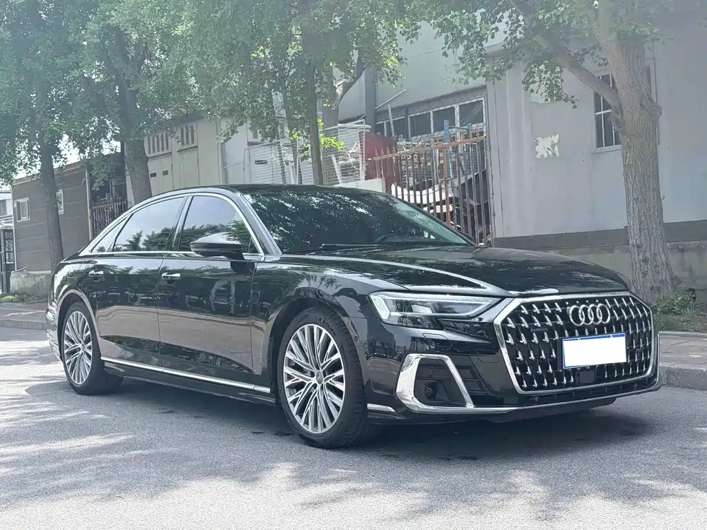 Audi A8 — фото 2