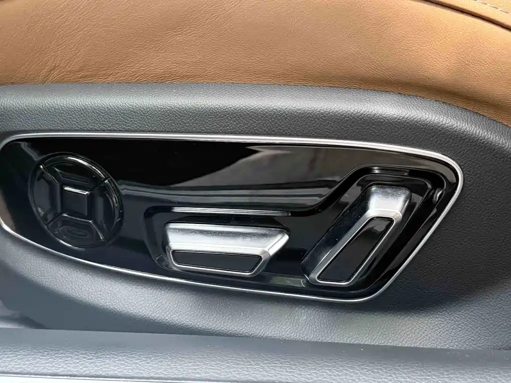 Audi A8 — фото 13