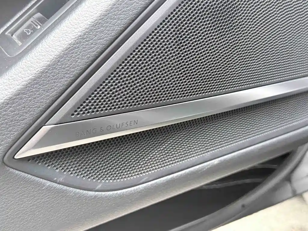 Audi A8 — фото 19