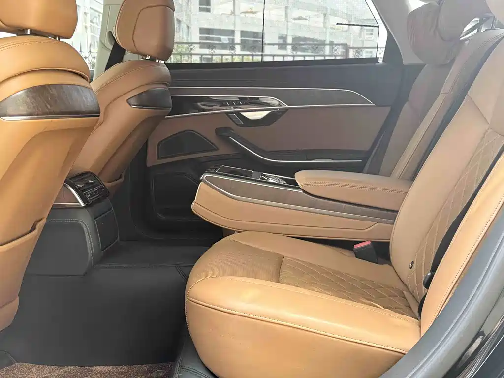Audi A8 — фото 20