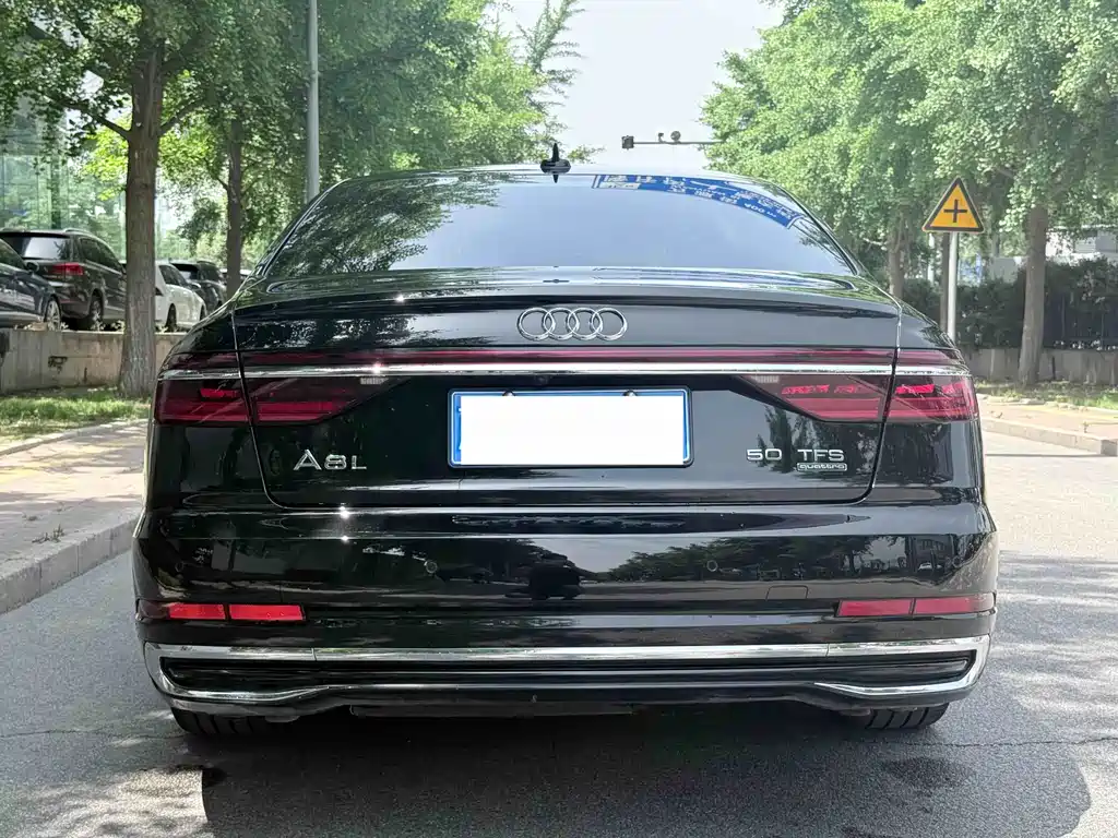 Audi A8 — фото 24