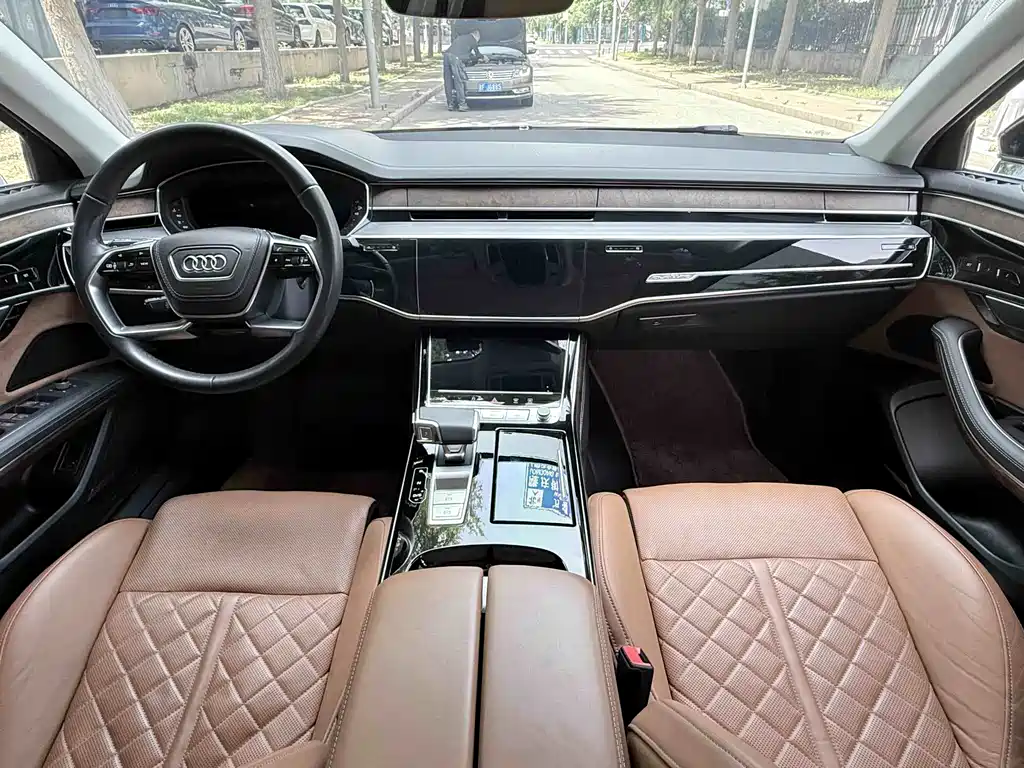 Audi A8 — фото 8