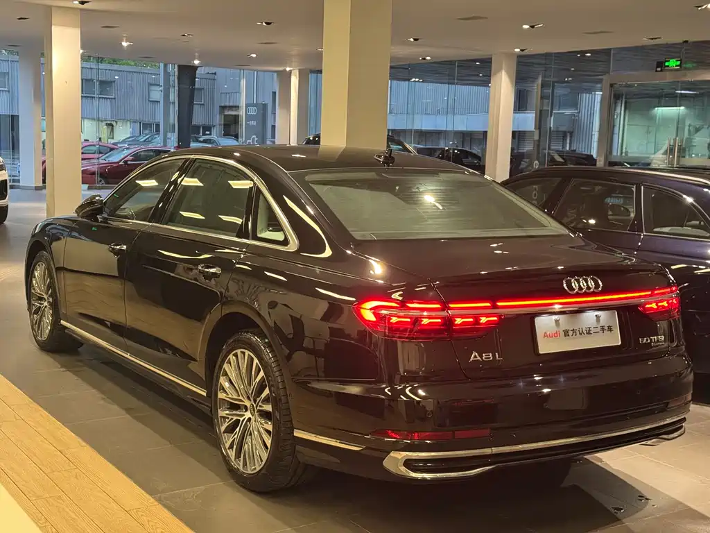 Audi A8 — фото 4