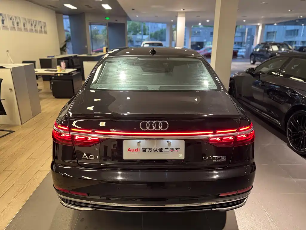 Audi A8 — фото 5
