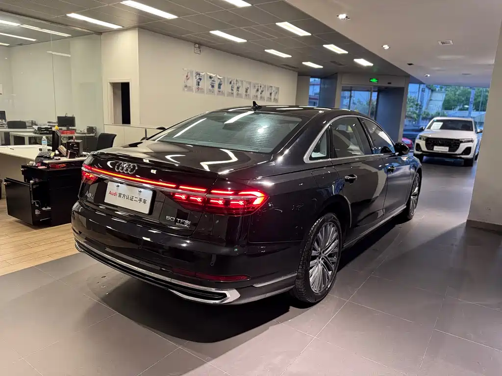 Audi A8 — фото 6