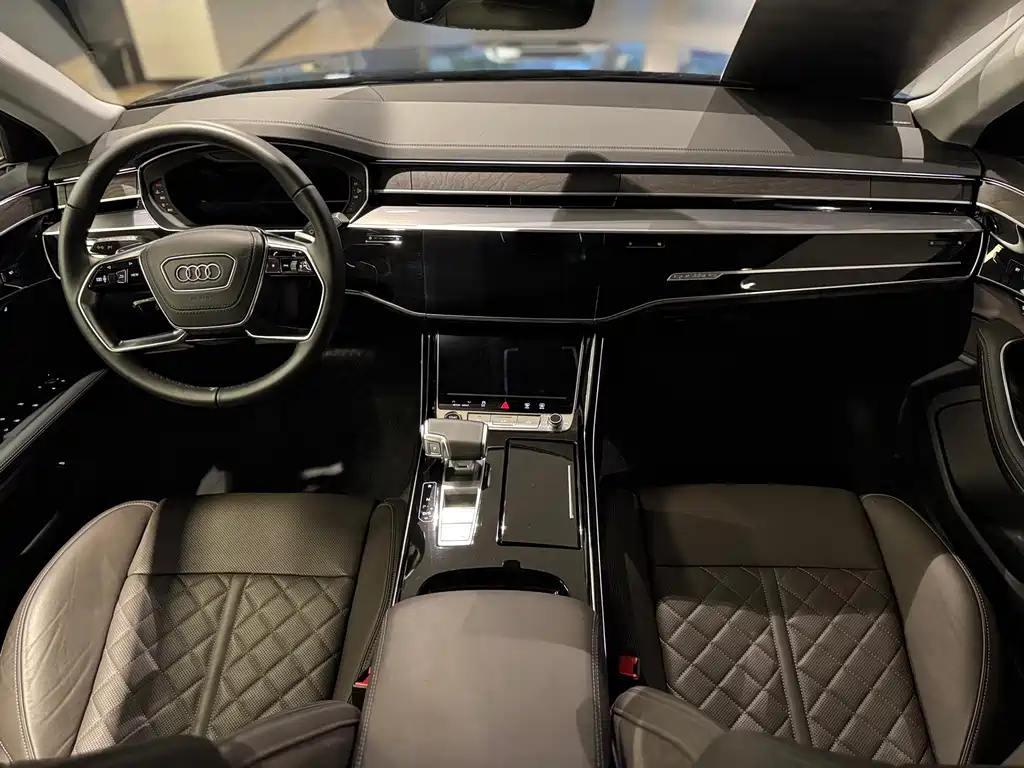 Audi A8 — фото 7