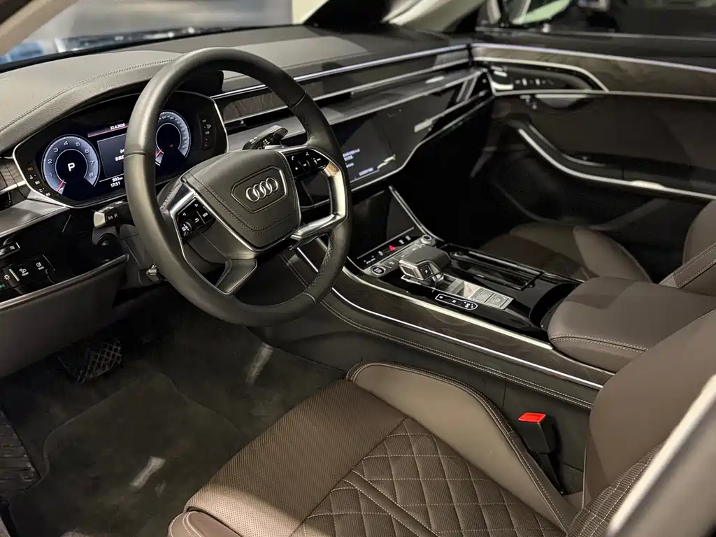 Audi A8 — фото 9