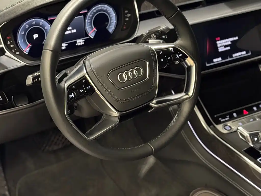 Audi A8 — фото 10