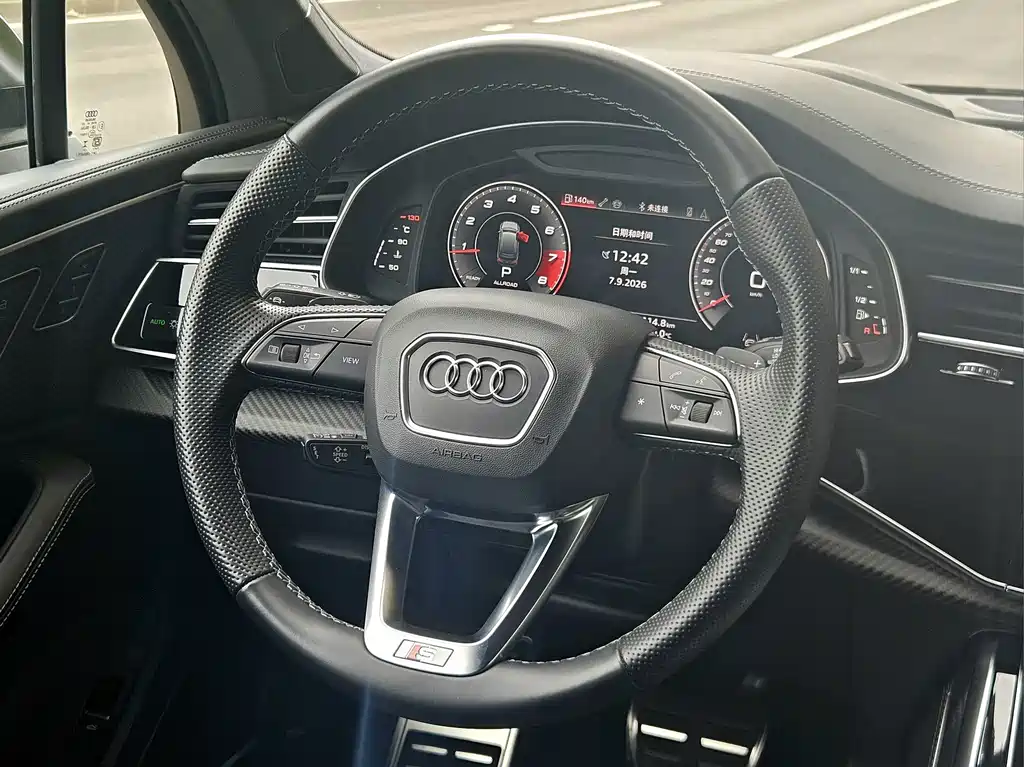 Audi SQ7 — фото 11