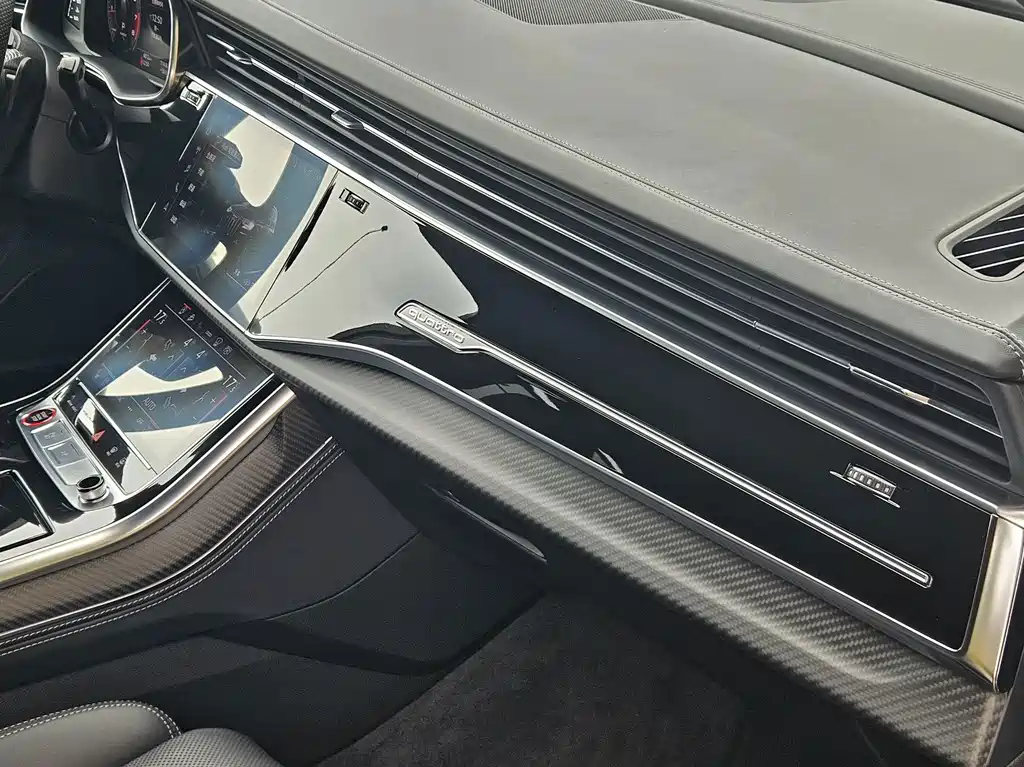 Audi SQ7 — фото 19